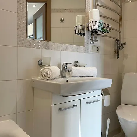 Apartment 2 Bedroom Penthouse Park View 70m2 Free Parking *