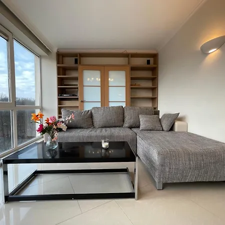 Apartment 2 Bedroom Penthouse Park View 70m2 Free Parking *