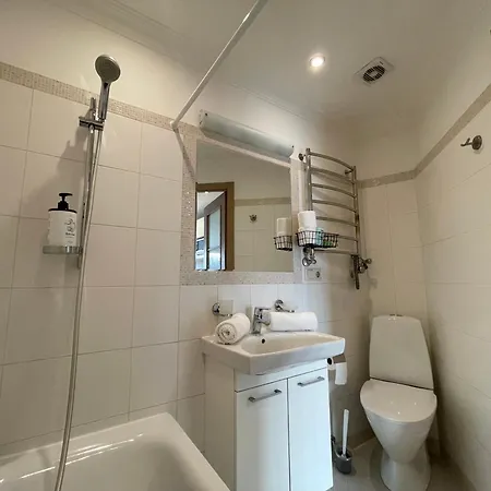 2 Bedroom Penthouse Park View 70m2 Free Parking *