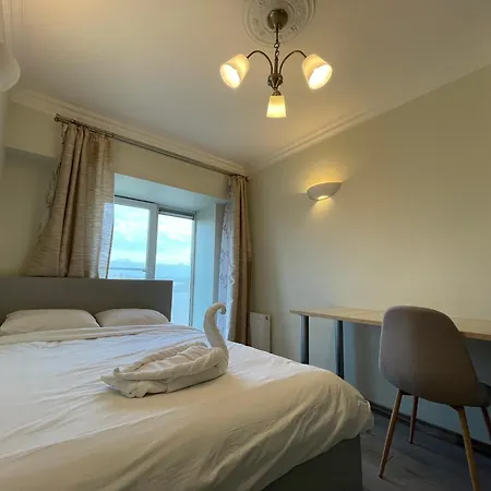 2 Bedroom Penthouse Park View 70m2 Free Parking Apartment