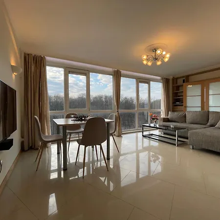 2 Bedroom Penthouse Park View 70m2 Free Parking *