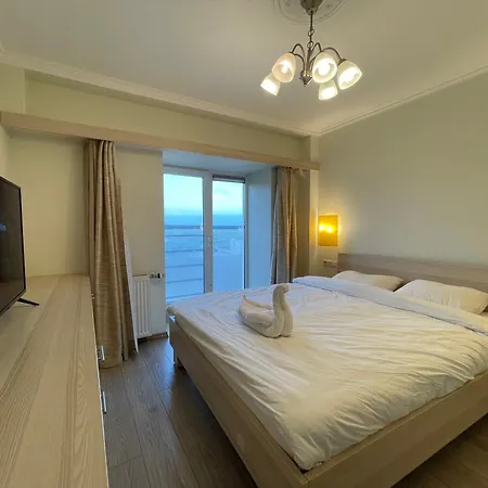 2 Bedroom Penthouse Park View 70m2 Free Parking Lägenhet *